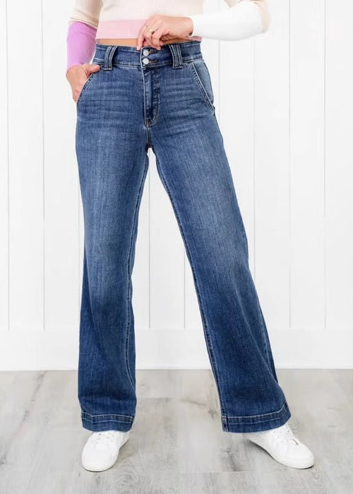 ג׳ינס רחב ונינוח – אלגנטיות יומיומית בלי להתאמץ