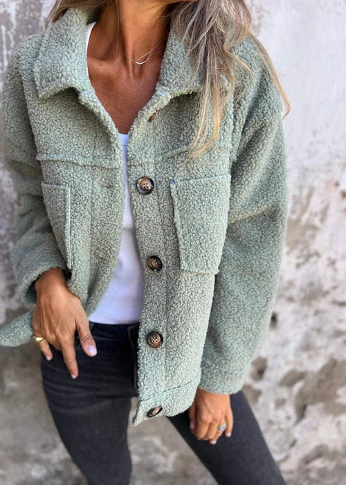 ג׳קט פליז רך בגזרה משחררת עם מראה אלגנטי