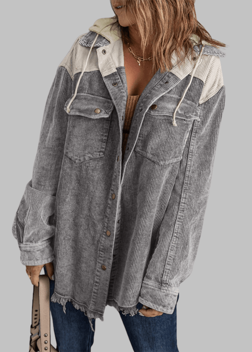 ג׳קט כפתורים עם קפוצ׳ון – אלגנטיות נינוחה לכל עונה