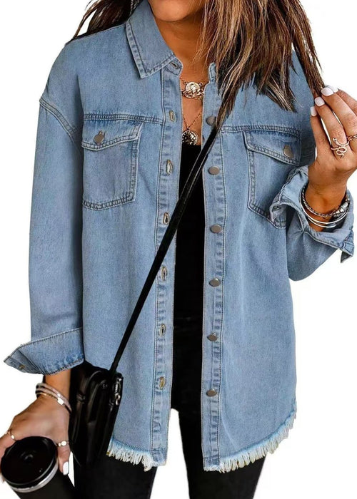 ג׳קט ג׳ינס קלאסי – פריט על-זמני במראה נינוח ומחמיא