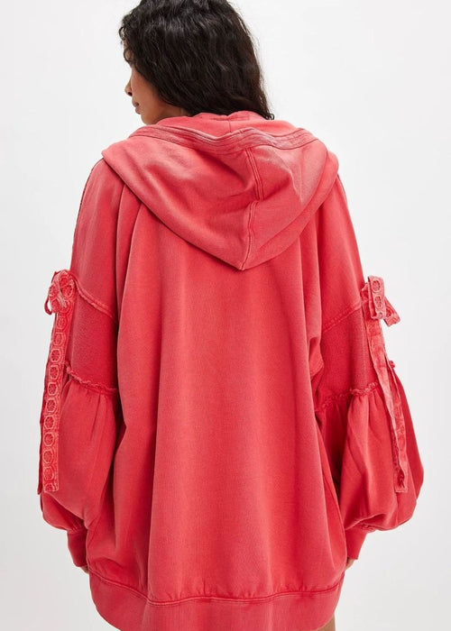 ג׳קט עם קפוצ׳ון וקשר צד – נוחות ואלגנטיות בעיצוב ייחודי ומלא שיק