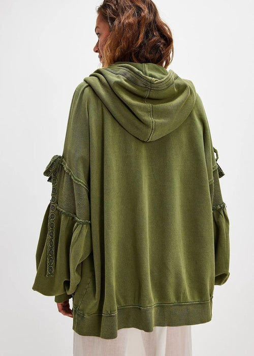 ג׳קט עם קפוצ׳ון וקשר צד – נוחות ואלגנטיות בעיצוב ייחודי ומלא שיק