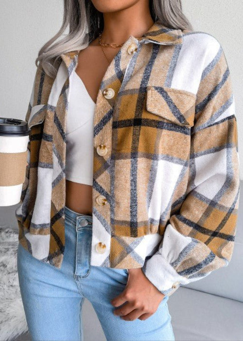 ג׳קט משובץ אלגנטי – הסטייל הקלאסי שחוזר בגדול