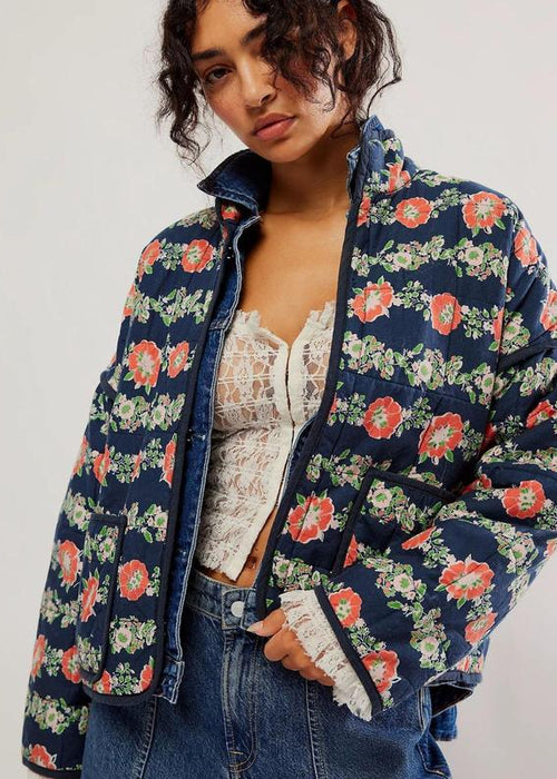 ג׳קט מודפס ארוך – אלגנטיות עכשווית במראה מלא ביטחון