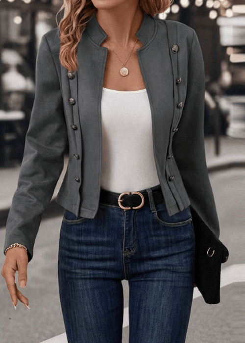 ג׳קט וינטג’ מחויט – אלגנטיות נצחית במראה מחמיא ומוקפד