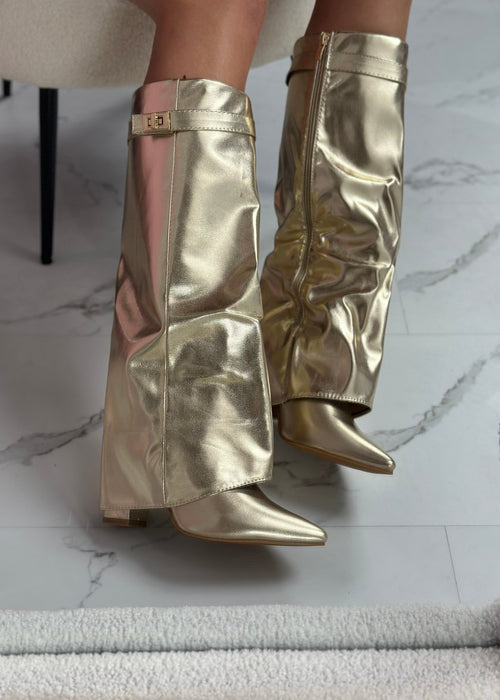 מגפי זהב מטאליים – נועזות, יוקרה ואלגנטיות