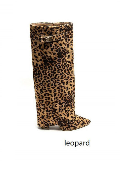 מגפי זמש מנומרות – לנשים עם סטייל נועז ואלגנטי