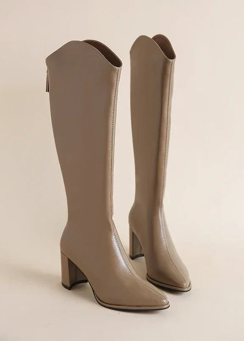 מגפיים גבוהים בעיצוב קלאסי – אלגנטיות