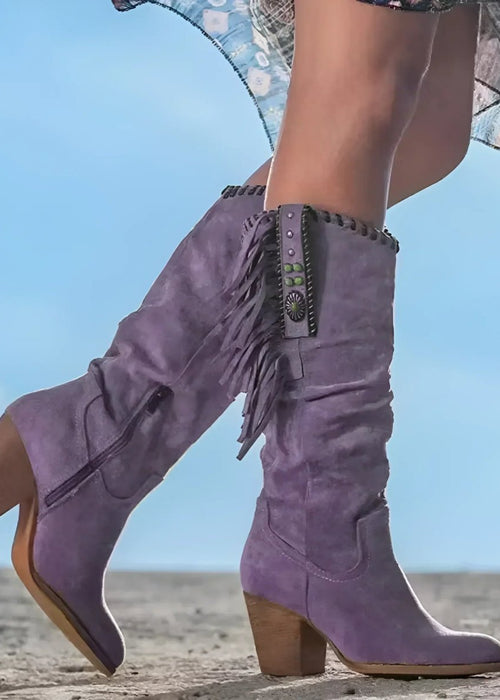 מגפיים גבוהים עם פרנזים – נוכחות בולטת וסטייל מערבי יוקרתי