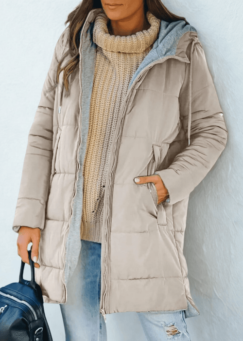 מעיל פוך עם קפוצ׳ון – חמימות וסטייל לחורף מושלם