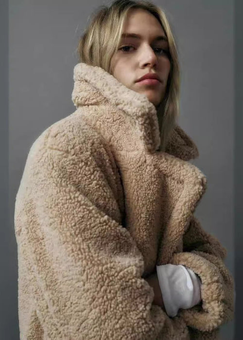 מעיל יוקרתי – חמימות אלגנטית בלי מאמץ