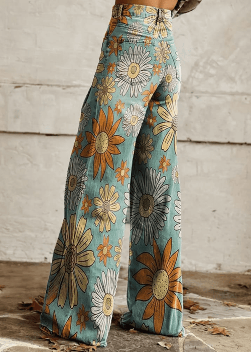מכנסיים רחבים בפרינט פרחים וינטג’ – צבע, נוחות וקסם של פעם