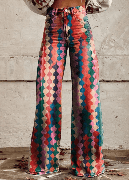 מכנסיים רחבים בהדפס צבעוני – חופש, סטייל וביטוי עצמי