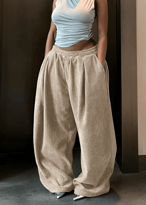 מכנסיים רחבים במותן גבוהה – נוחות ואלגנטיות במראה אחד