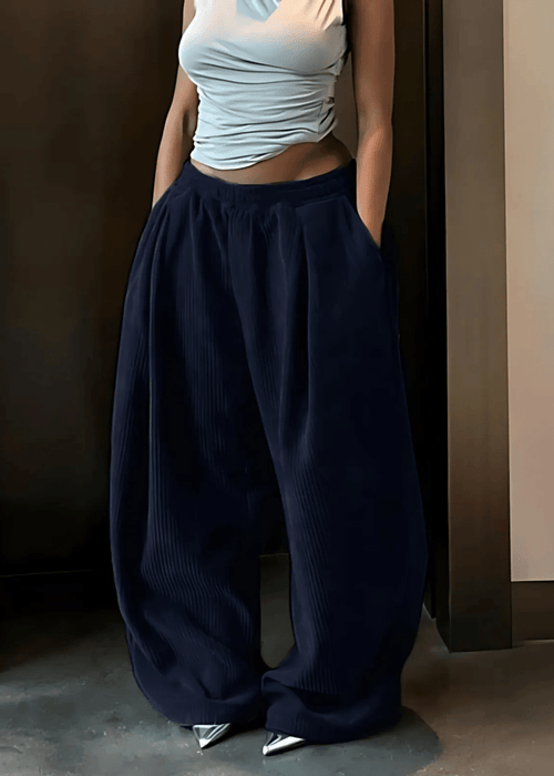 מכנסיים רחבים במותן גבוהה – נוחות ואלגנטיות במראה אחד