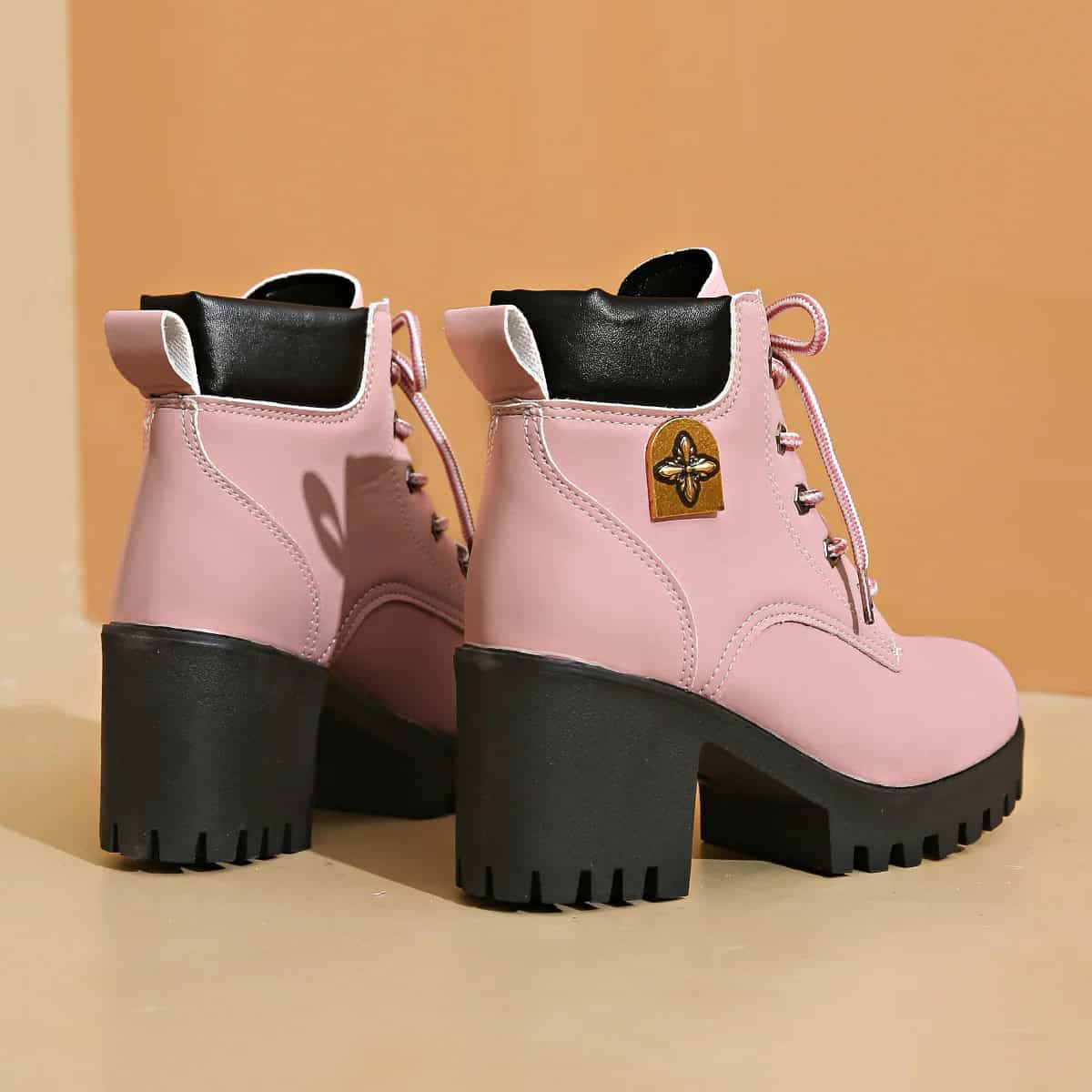 נעל מגביה עם עקב אורטופדי - Elora