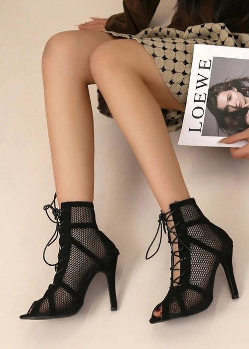 נעלי עקב עם רשת עדינה – נשיות, רעננות ואלגנטיות בצעד אחד