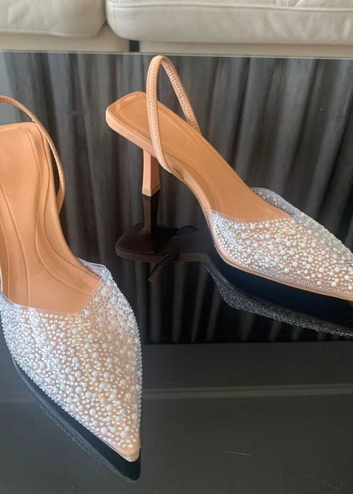 נעלי עקב מנצנצות – אלגנטיות וזוהר בצעד אחד מושלם