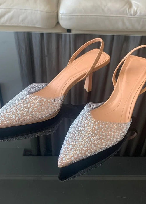 נעלי עקב מנצנצות – אלגנטיות וזוהר בצעד אחד מושלם