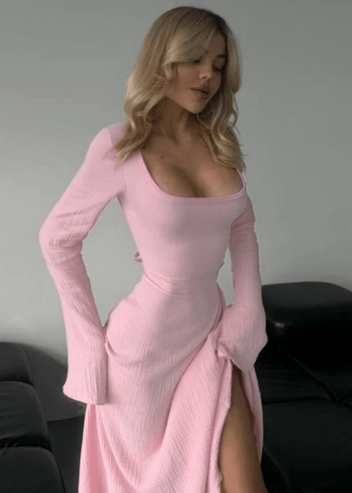 שמלה אלגנטית בגזרת A עם שרוולים ארוכים ומחשוף מרובע