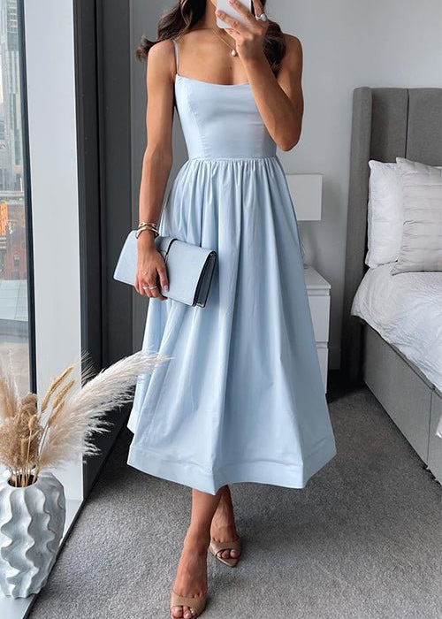 שמלת מידי אלגנטית בגזרה מחמיאה ונשית