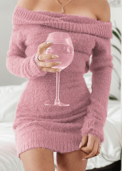 שמלת מיני אלגנטית עם כתפיים חשופות ושרוולים ארוכים