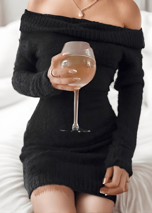 שמלת מיני אלגנטית עם כתפיים חשופות ושרוולים ארוכים