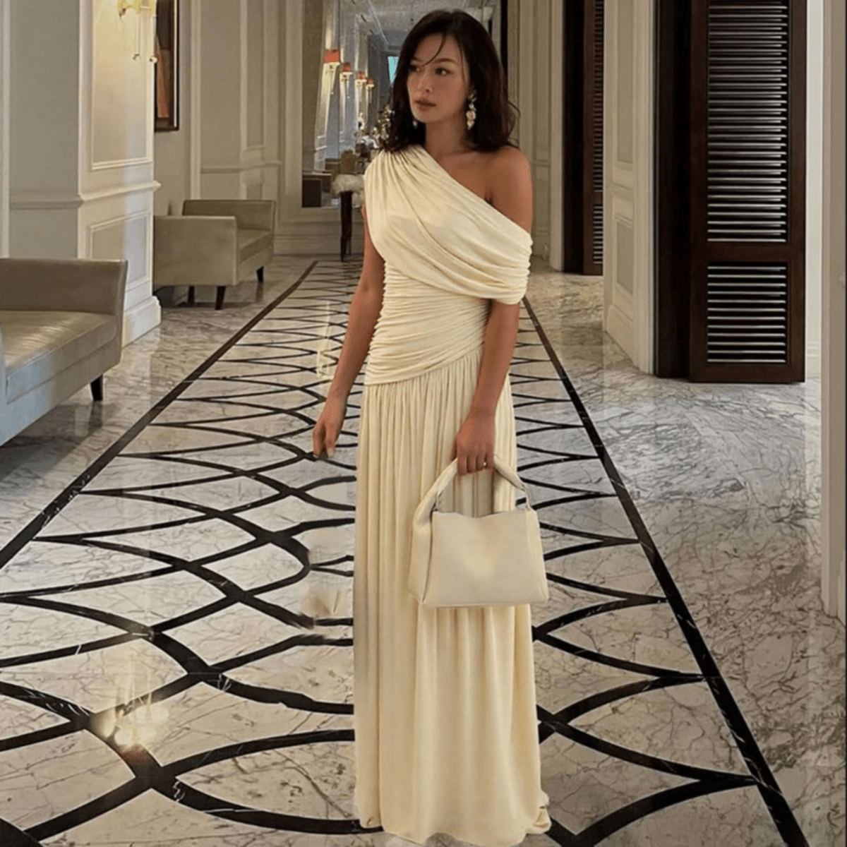 שמלת ערב אלגנטית עם כתף אחת בגזרת מקסי - Elora