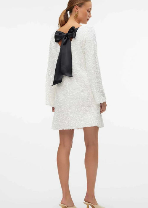 שמלת ערב נוצצת להרגיש אלגנטיות וביטחון