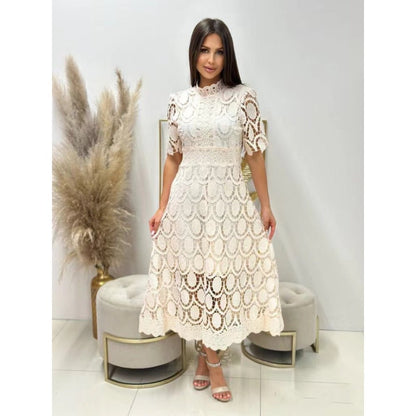 שמלת תחרה אלגנטית בגזרת מידי מחמיאה - Elora