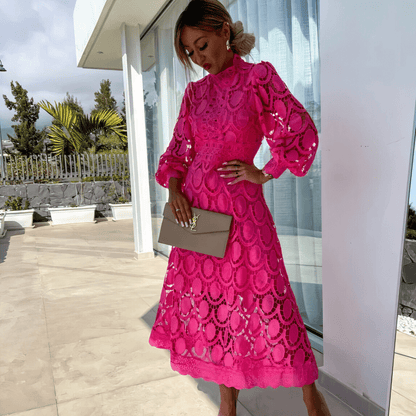 שמלת תחרה אלגנטית בגזרת מידי מחמיאה - Elora