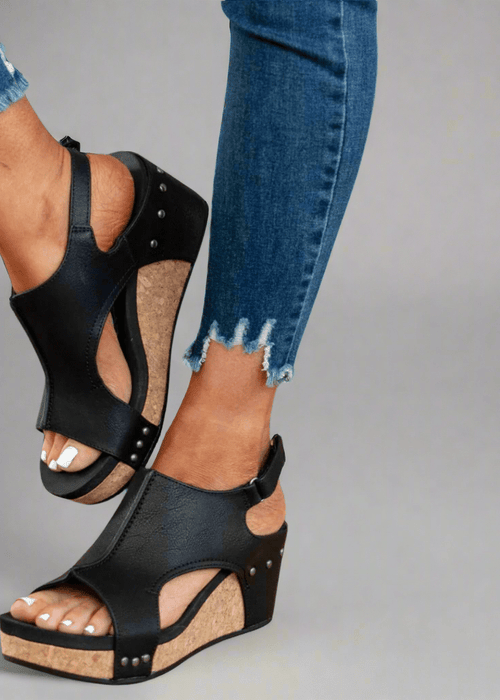 סנדלי פלטפורמה עם עקב – נוחות וסטייל לכל שעה ביום