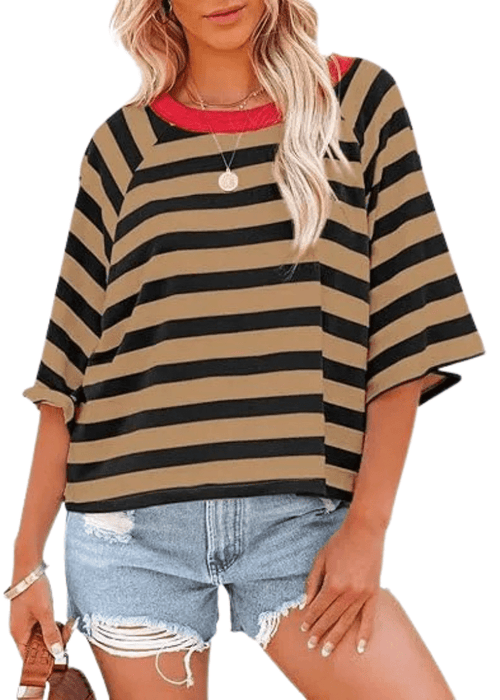 חולצה קיצית רחבה – נוחות וסטייל במראה קליל ומעודכן