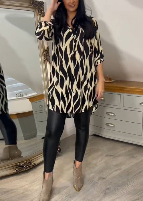 חולצה רחבה עם הדפס נועז – נוחות שמתבלטת בסטייל