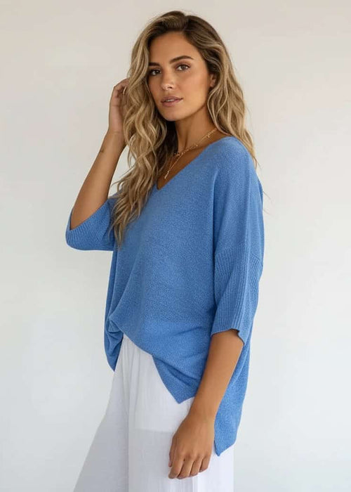 חולצת וי בסיסית משודרגת