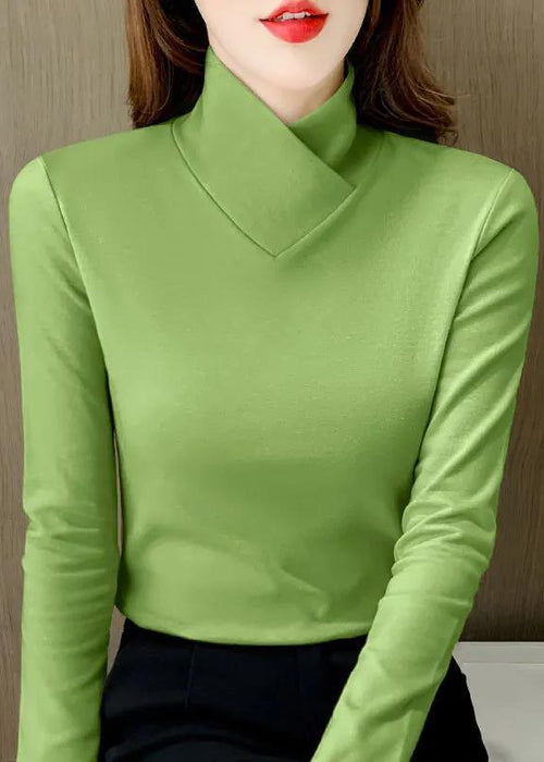 חולצת צווארון גבוהה אלגנטית – רכות יוקרתית ונשיות נצחית