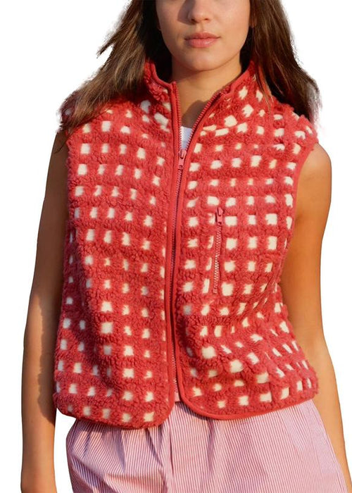 וסט משובץ עם רוכסן – שכבה קלילה במראה עדכני ונוח